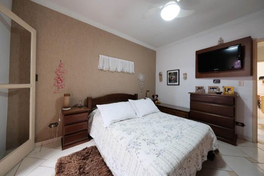 Quarto 2 de casa para alugar com 2 quartos, 210m² em Jardim Danfer, São Paulo