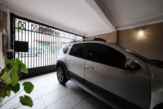 Garagem de casa para alugar com 2 quartos, 210m² em Jardim Danfer, São Paulo