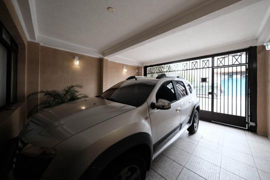Garagem de casa para alugar com 2 quartos, 210m² em Jardim Danfer, São Paulo
