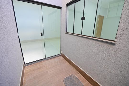 Varanda de casa à venda com 3 quartos, 132m² em Jardim Balneario Meia Ponte, Goiânia