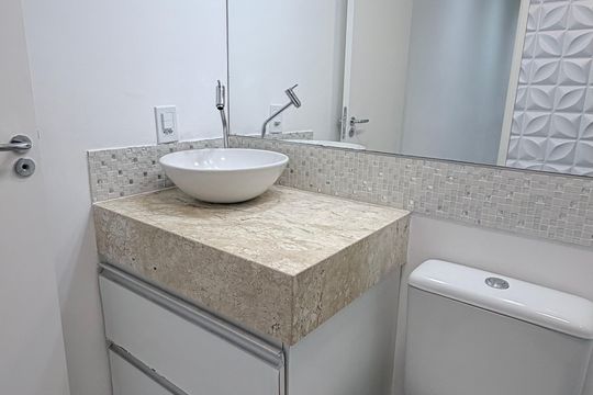 Banheiro de apartamento à venda com 2 quartos, 49m² em Jardim Samambaia, Campinas