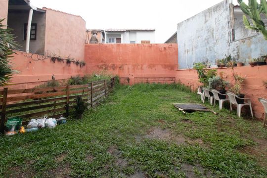 Quintal de casa à venda com 3 quartos, 154m² em Vila Nova, Porto Alegre
