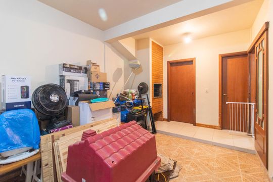 Garagem de casa à venda com 3 quartos, 154m² em Vila Nova, Porto Alegre