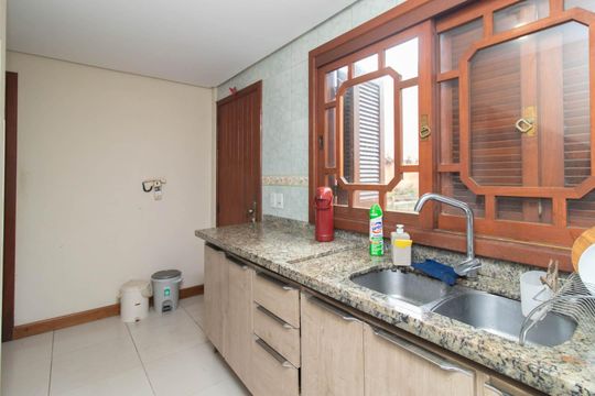 Cozinha e Área de Serviço de casa à venda com 3 quartos, 154m² em Vila Nova, Porto Alegre