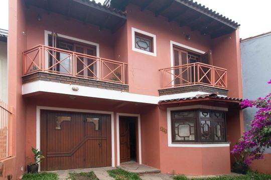 Fachada de casa à venda com 3 quartos, 154m² em Vila Nova, Porto Alegre