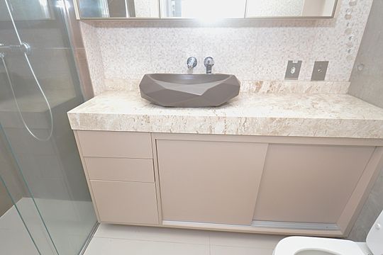 Banheiro Social de apartamento à venda com 2 quartos, 70m² em Petrópolis, Porto Alegre