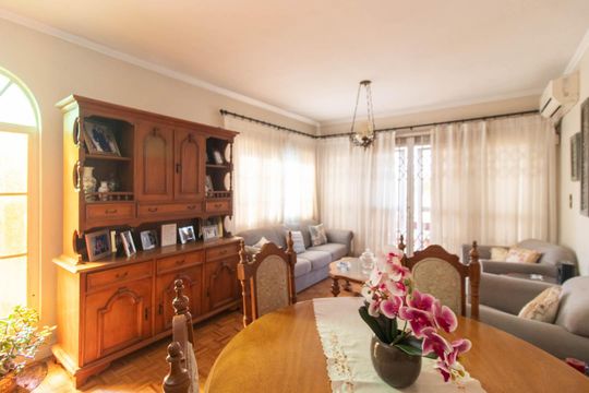 Sala de casa à venda com 5 quartos, 250m² em Partenon, Porto Alegre