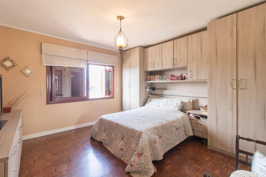 Suíte de casa à venda com 5 quartos, 250m² em Partenon, Porto Alegre