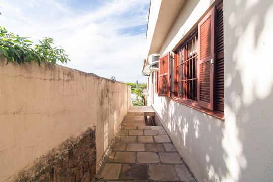 Área Externa de casa à venda com 5 quartos, 250m² em Partenon, Porto Alegre