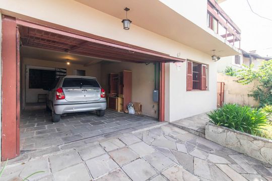 Garagem de casa à venda com 5 quartos, 250m² em Partenon, Porto Alegre