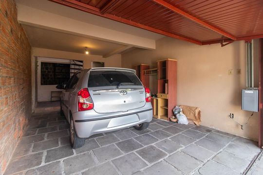 Garagem de casa à venda com 5 quartos, 250m² em Partenon, Porto Alegre