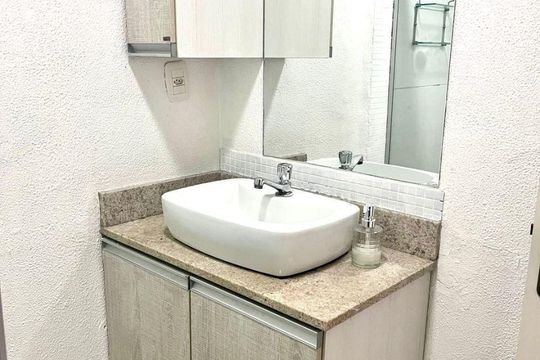 Banheiro de apartamento à venda com 1 quarto, 39m² em Nonoai, Porto Alegre