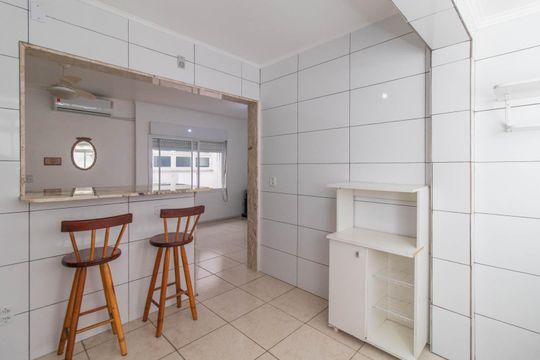Cozinha e Área de Serviço de apartamento para alugar com 1 quarto, 45m² em Menino Deus, Porto Alegre
