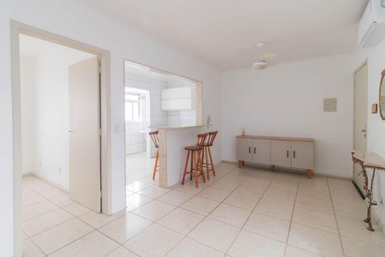 Sala de apartamento para alugar com 1 quarto, 45m² em Menino Deus, Porto Alegre