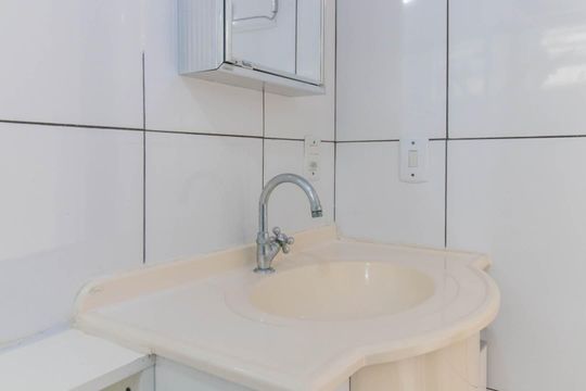 Banheiro Social de apartamento para alugar com 1 quarto, 45m² em Menino Deus, Porto Alegre