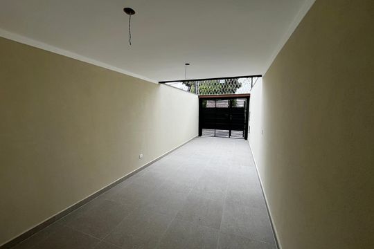 Garagem de casa à venda com 3 quartos, 120m² em Jardim Paraíso, São Paulo