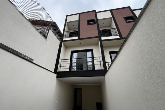 Fachada de casa à venda com 3 quartos, 120m² em Jardim Paraíso, São Paulo