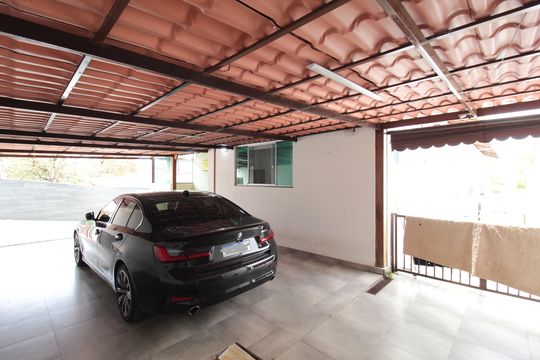 Garagem de casa à venda com 8 quartos, 504m² em Braúnas, Belo Horizonte