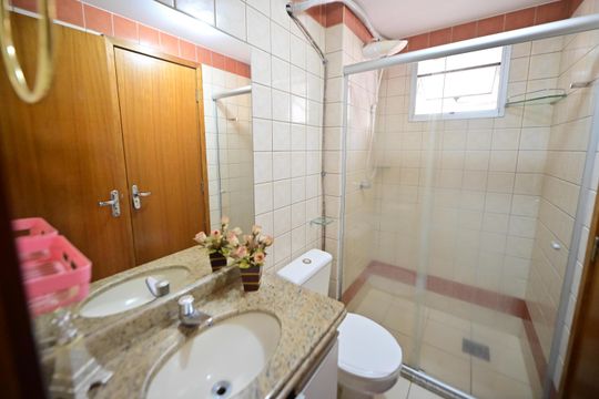 Banheiro de apartamento para alugar com 3 quartos, 70m² em Residencial Eldorado, Goiânia