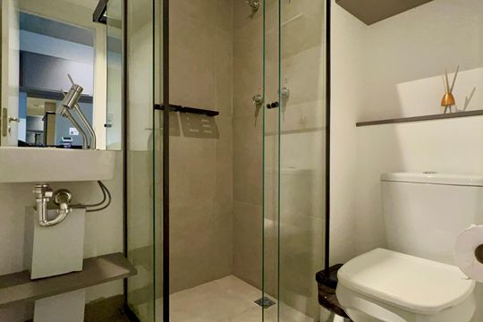 Banheiro de kitnet/studio para alugar com 1 quarto, 22m² em Jardim Paulista, São Paulo