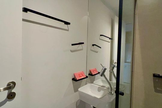 Banheiro de kitnet/studio para alugar com 1 quarto, 22m² em Jardim Paulista, São Paulo