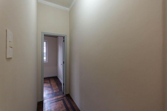 Corredor de apartamento para alugar com 2 quartos, 56m² em Estácio, Rio de Janeiro