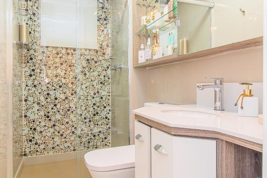 Banheiro de apartamento à venda com 2 quartos, 71m² em Passo d’Areia, Porto Alegre