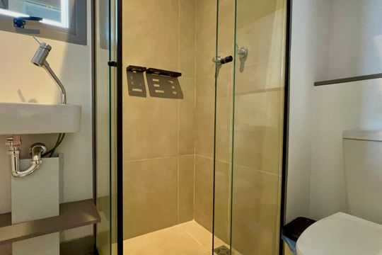 Banheiro de kitnet/studio para alugar com 1 quarto, 22m² em Jardim Paulista, São Paulo