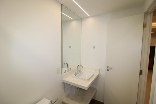 Banheiro social de apartamento para alugar com 2 quartos, 74m² em Santana, São Paulo