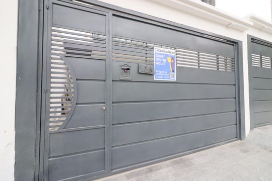 Fachada de casa à venda com 3 quartos, 150m² em Vila Yara, Osasco