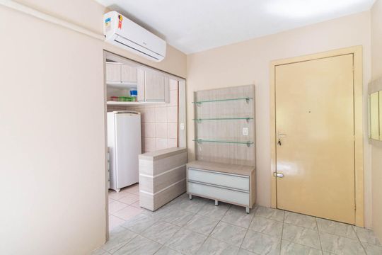 Sala de apartamento à venda com 1 quarto, 38m² em Santo Antônio, Porto Alegre