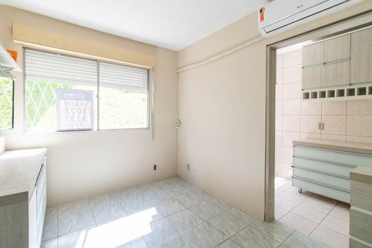 Sala de apartamento à venda com 1 quarto, 38m² em Santo Antônio, Porto Alegre