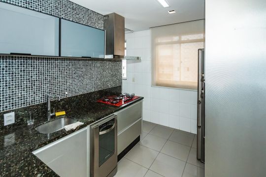 Cozinha de apartamento à venda com 4 quartos, 120m² em Ouro Preto, Belo Horizonte