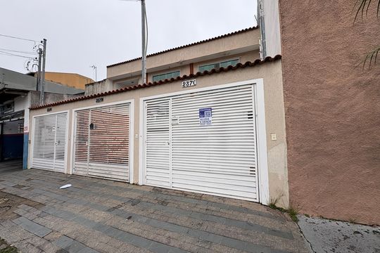 Fachada de casa à venda com 3 quartos, 130m² em Vila Linda, Santo André