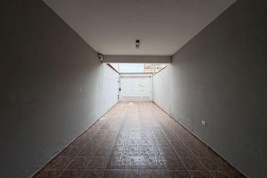 Garagem de casa à venda com 3 quartos, 130m² em Vila Linda, Santo André