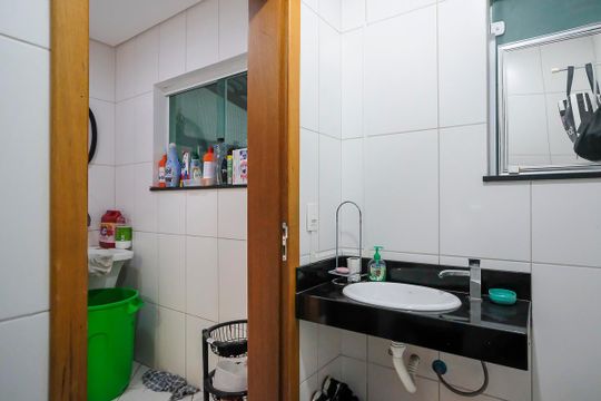 Banheiro de Serviço de casa à venda com 3 quartos, 249m² em Vila Angelina, São Bernardo do Campo