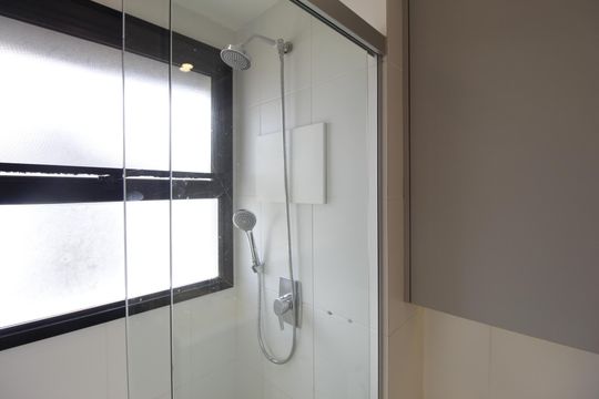 Banheiro da Suíte 1 de apartamento à venda com 2 quartos, 128m² em Jardim do Salso, Porto Alegre