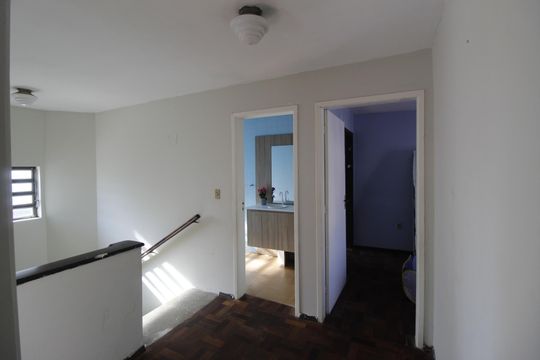 Corredor de casa à venda com 3 quartos, 297m² em São Geraldo, Porto Alegre