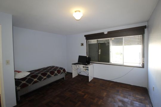 Quarto 2 de casa à venda com 3 quartos, 297m² em São Geraldo, Porto Alegre