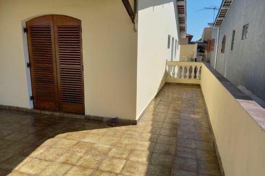 Casa para alugar com 3 quartos, 297m² em Vila Arriete, São Paulo