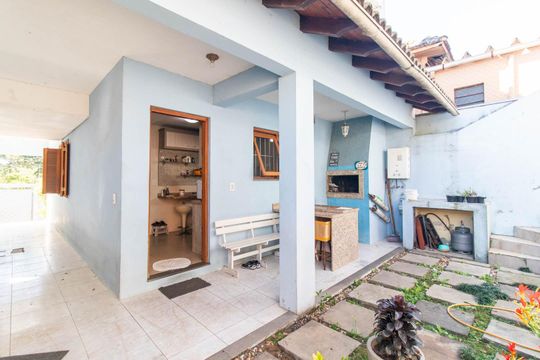 Quintal de casa à venda com 3 quartos, 175m² em Partenon, Porto Alegre