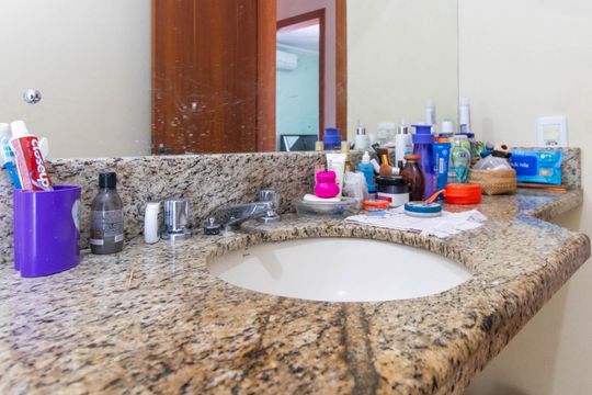 Banheiro de casa à venda com 3 quartos, 175m² em Partenon, Porto Alegre