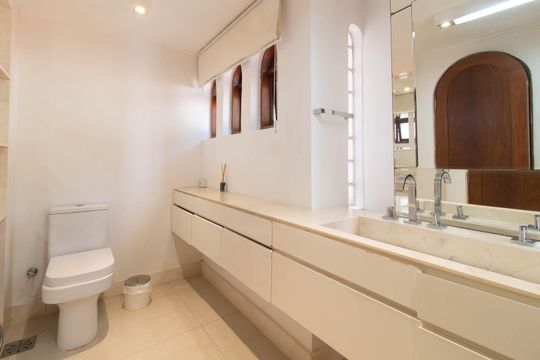 Banheiro da Suite de casa à venda com 4 quartos, 700m² em Vila Conceição, Porto Alegre