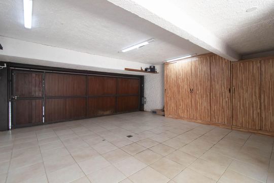 Garagem de casa à venda com 4 quartos, 700m² em Vila Conceição, Porto Alegre