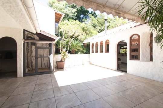Quintal de casa à venda com 4 quartos, 700m² em Vila Conceição, Porto Alegre
