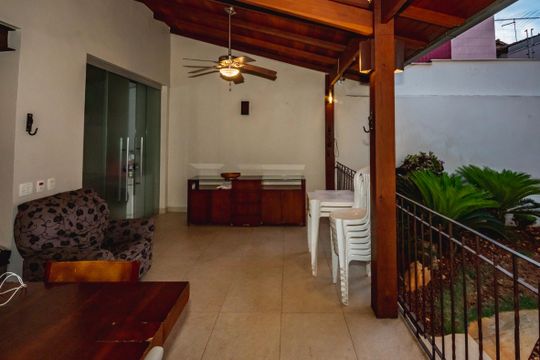 Área comum de casa à venda com 3 quartos, 300m² em Santa Rosa, Belo Horizonte