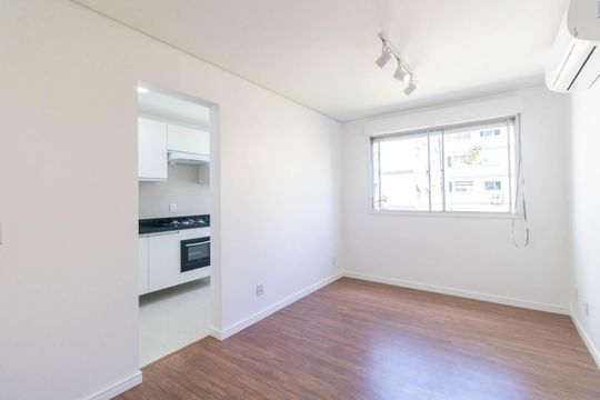 Sala de apartamento para alugar com 2 quartos, 65m² em Santo Antônio, Porto Alegre