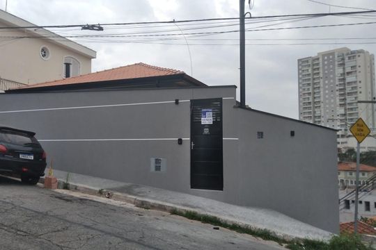 Fachada de casa à venda com 2 quartos, 87m² em Parada Inglesa, São Paulo