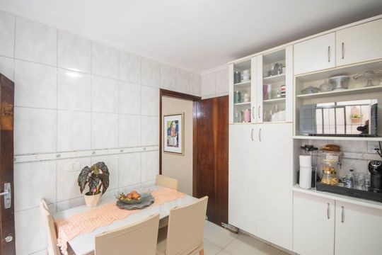 Cozinha de casa à venda com 4 quartos, 140m² em Vila Nova Galvão, São Paulo