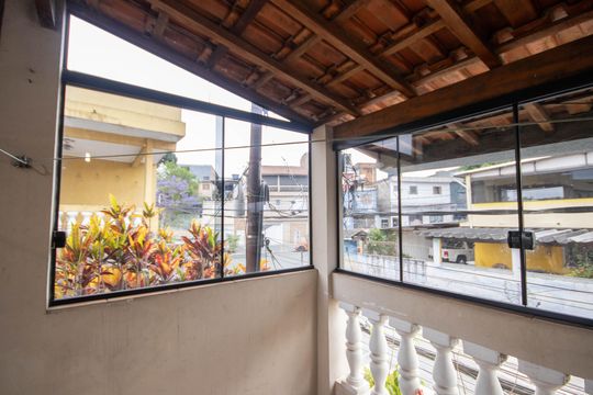Varanda de casa à venda com 4 quartos, 140m² em Vila Nova Galvão, São Paulo